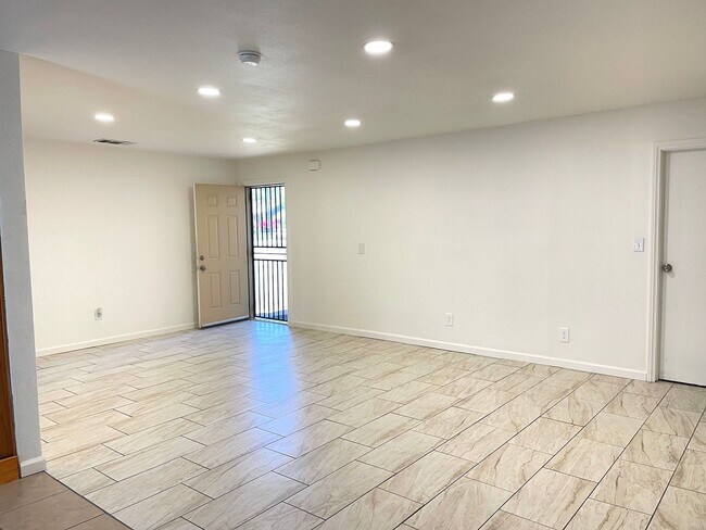 Foto del edificio - Spacious Four Bedroom Two Bathroom home for lease in San Bernardino, CA $3,175