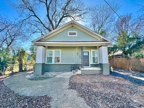 Building Photo - 403 E Noble St