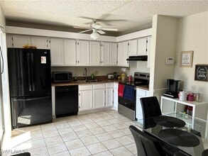 Building Photo - 5201 Cedarbend Dr