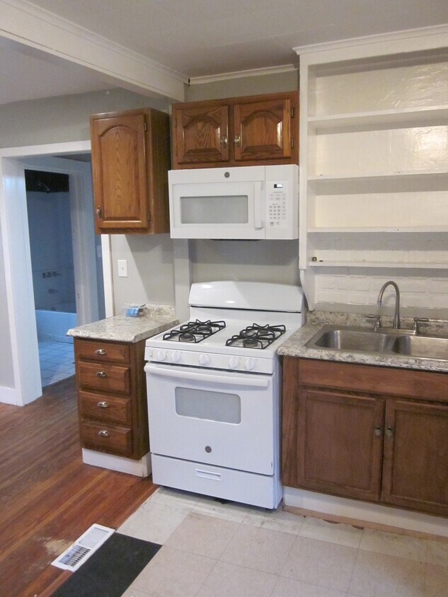 Looking to Entry Hall - 92 Spalding St