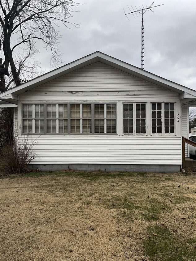 Primary Photo - 504 N 6th St