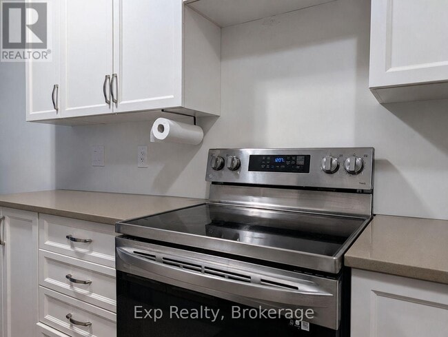 Building Photo - 96 Athabaska Dr