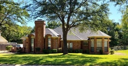 Building Photo - 1100 Balfour Dr