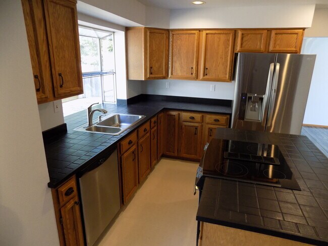 Foto del edificio - Maple Valley Elk Run Community 4 bedroom 2.5 bathroom Home 3 car garage - Available February 1 2026.