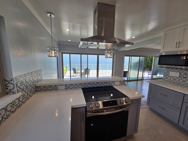 Building Photo - 18354 Coastline Dr