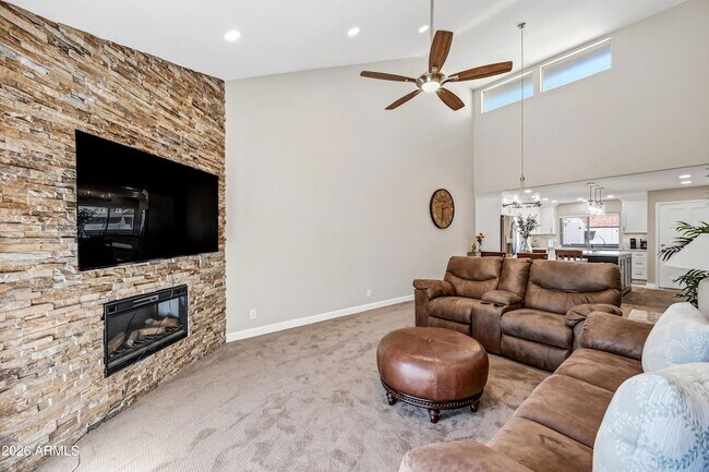 Building Photo - 7340 N Vía Camello Del Norte