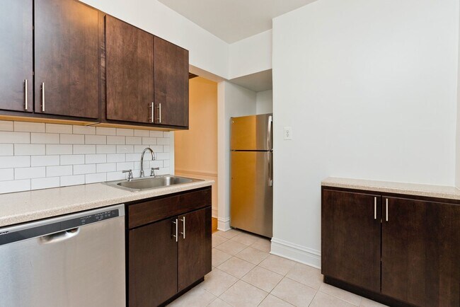 Foto del edificio - Large One Bedroom in Edgewater