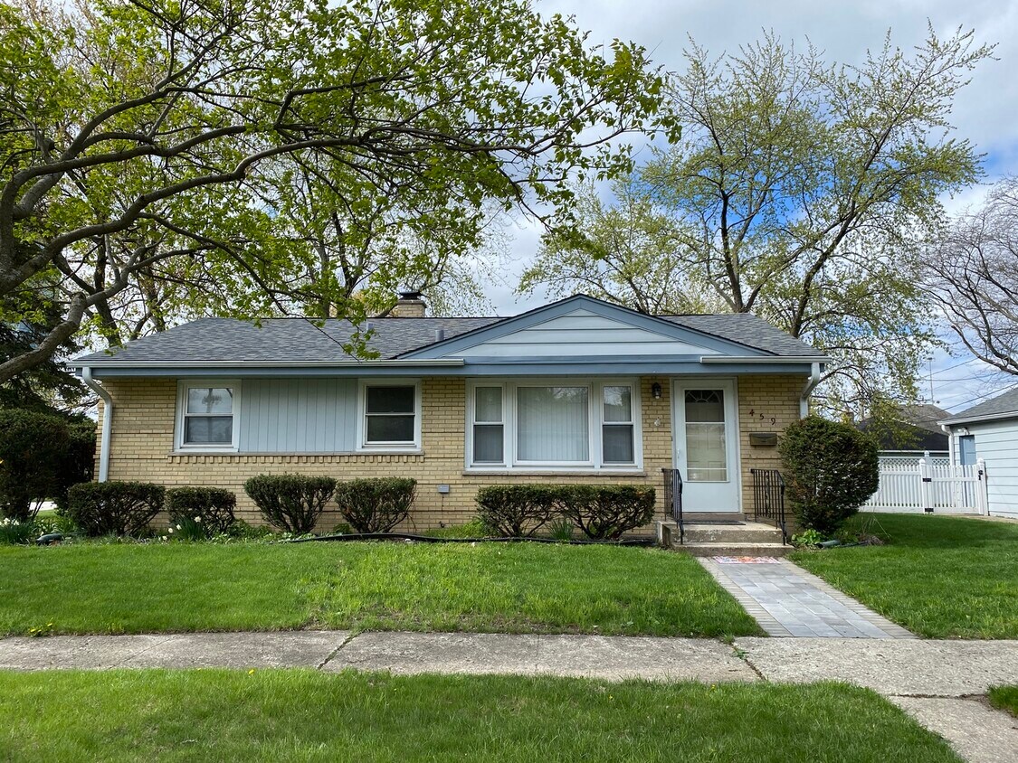 459 W Butterfield Rd, Elmhurst, IL 60126 House Rental in Elmhurst, IL