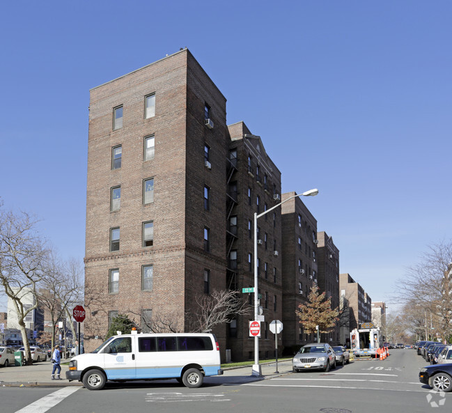 Foto del edificio - 10915 Queens Blvd