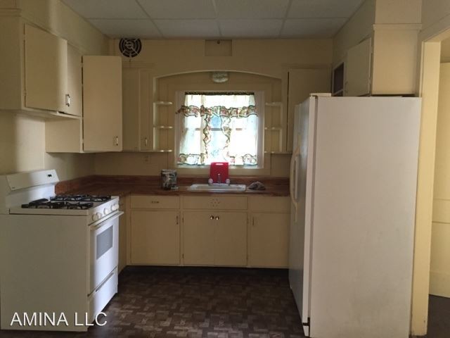 Primary Photo - 175 Avenue E