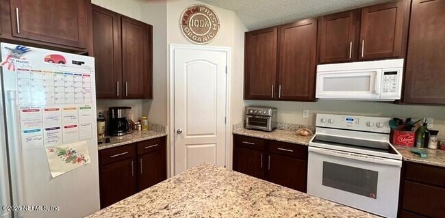 Foto del edificio - 13346 Avery Park Ln