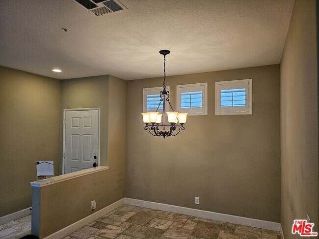 Foto del edificio - 1157 E Moreno Way