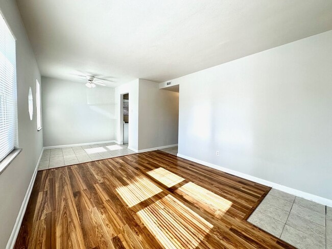 Foto del edificio - 7012 Jamieson Ave