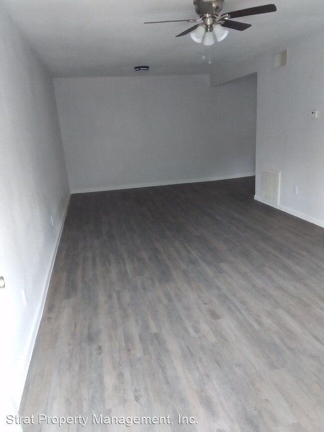 Building Photo - 813-825 E Carson