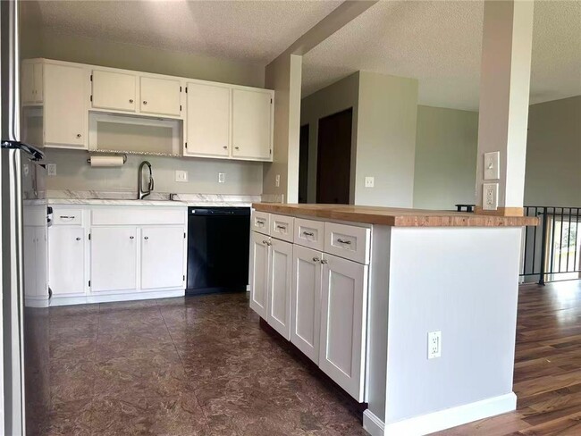 Building Photo - 4558 Cinnamon Ridge Trail
