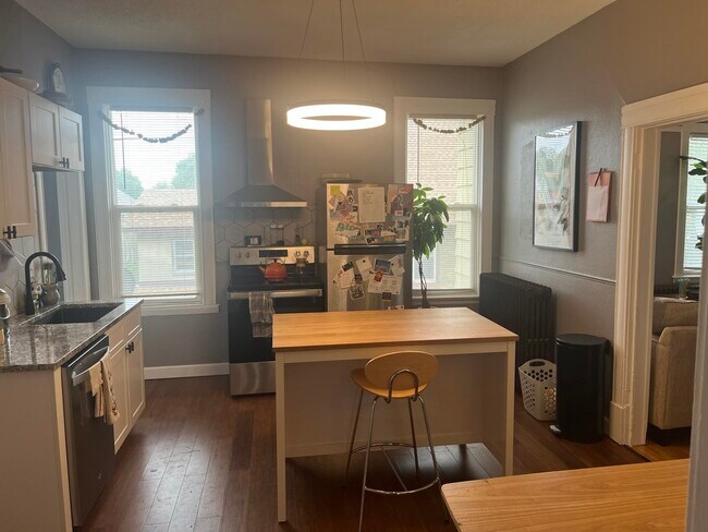 Foto del edificio - 154 12th Ave NE