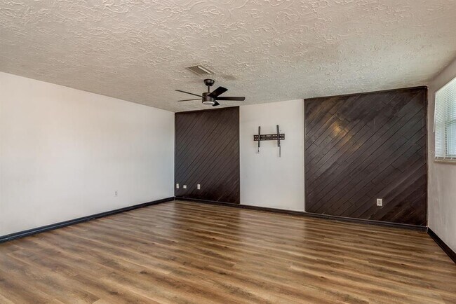 Building Photo - 3332 Chauncy Rd