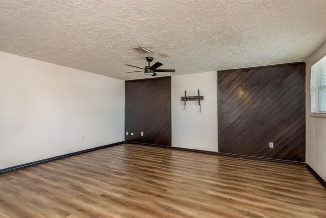 Foto del edificio - 3332 Chauncy Rd