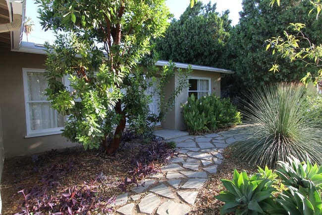 Building Photo - Beautiful 3 Bedroom Near UCR