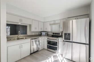 Building Photo - 817 S Ripple Creek Dr