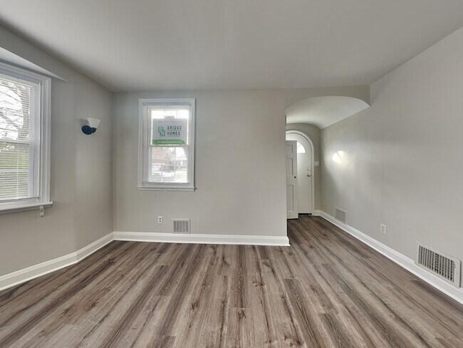 Building Photo - 7707 Fredkert Ave/ Large 4 bedroom 1 bath ...
