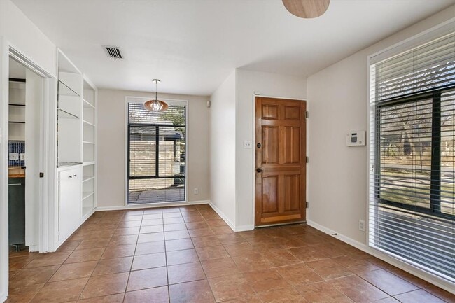 Building Photo - 1419 Corona Dr