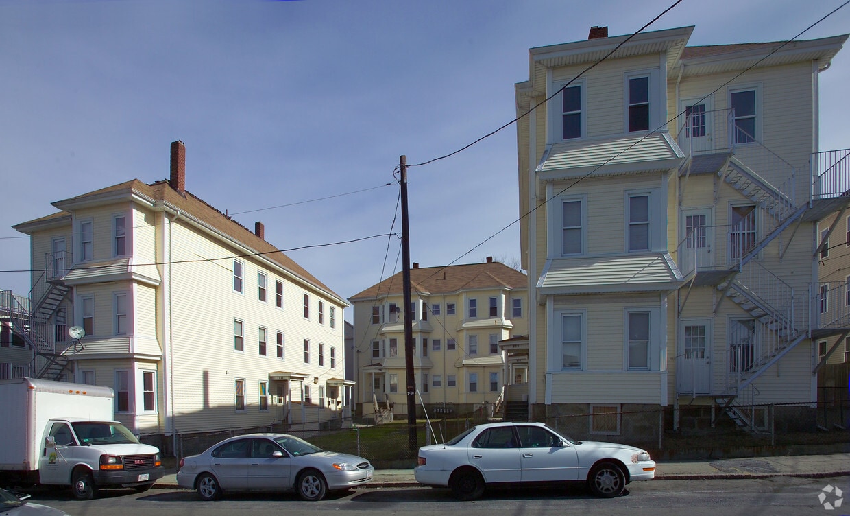 Primary Photo - 154-168 Eagle St