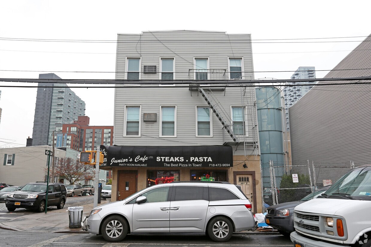 Building Photo - 4618 Vernon Blvd