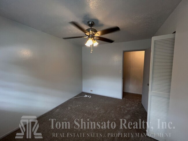 Building Photo - 3 Bedroom House in Enchanted Lakes, Kailua...