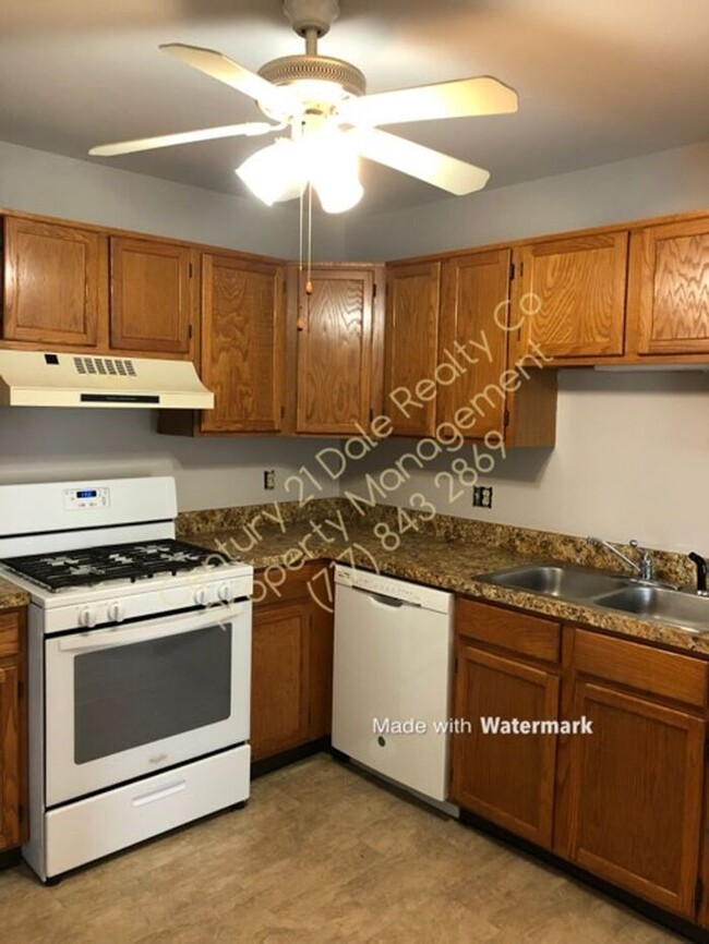 Building Photo - 3 BR, 1.5 Baths, 1 car garage Dover PA