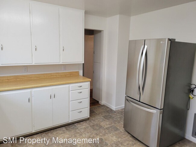 Foto del edificio - 2 br, 1 bath House - 240 E Oak Street