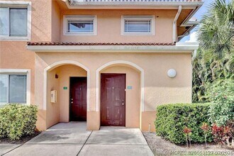Building Photo - 231 SW Palm Dr