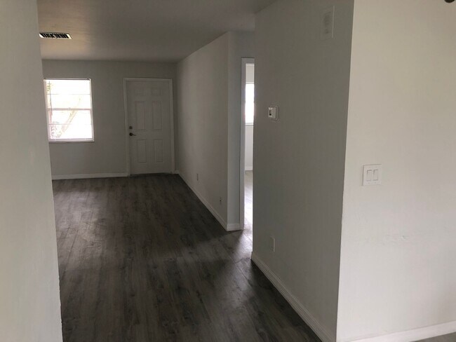 Building Photo - Tudor Dr Duplex