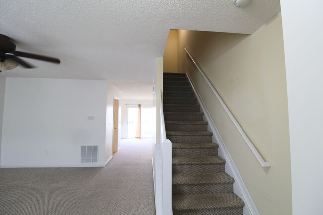 Foto del edificio - Liberty Square Townhome with Fenced Yard!