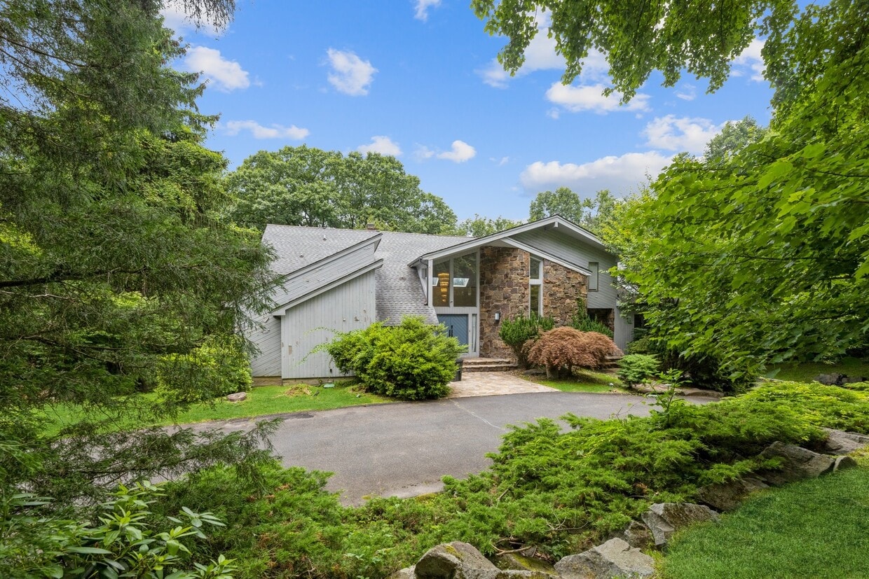 217 Wilson Dr, Cresskill, NJ 07626 House Rental in Cresskill, NJ