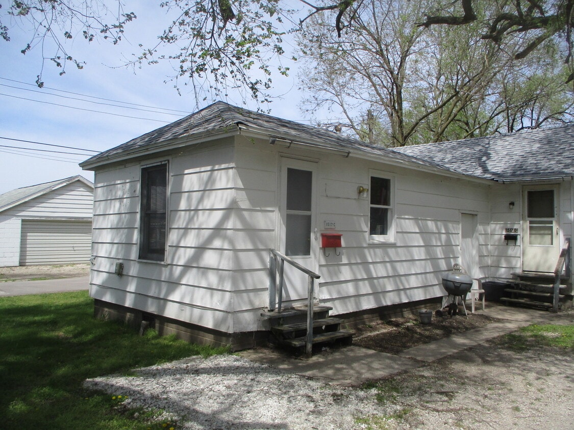 1517 Pine St, Ottawa, IL 61350 House Rental in Ottawa, IL
