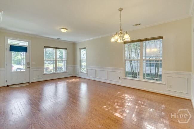 Building Photo - 127 Magnolia Dr