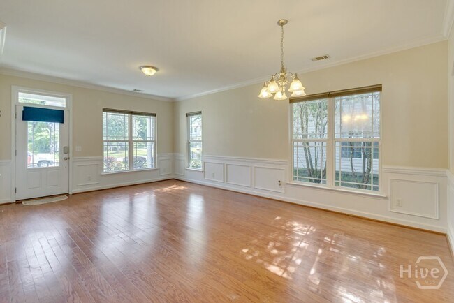 Foto del edificio - 127 Magnolia Dr