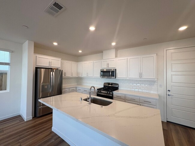 Building Photo - Beautiful 4 Bedroom 3 Full bath House with Solar in Gated Antioch Community