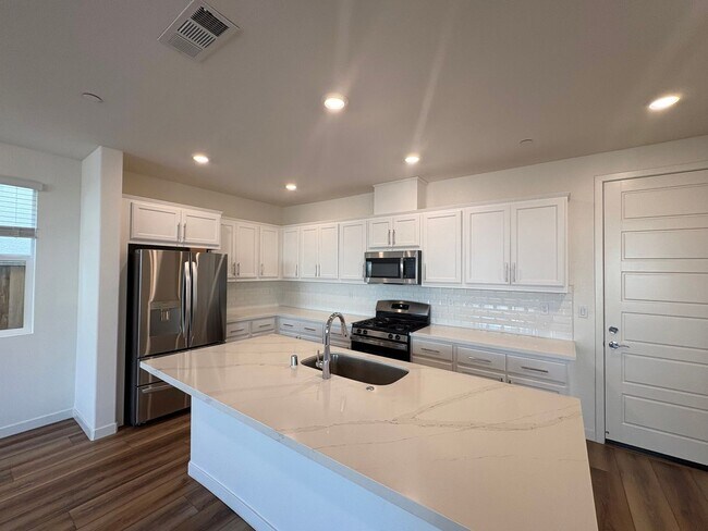 Foto del edificio - Beautiful 4 Bedroom 3 Full bath House with Solar in Gated Antioch Community