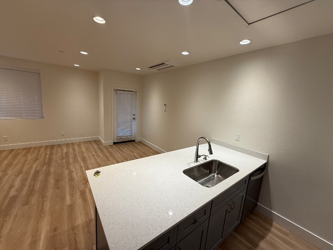 Building Photo - 849 Spring St