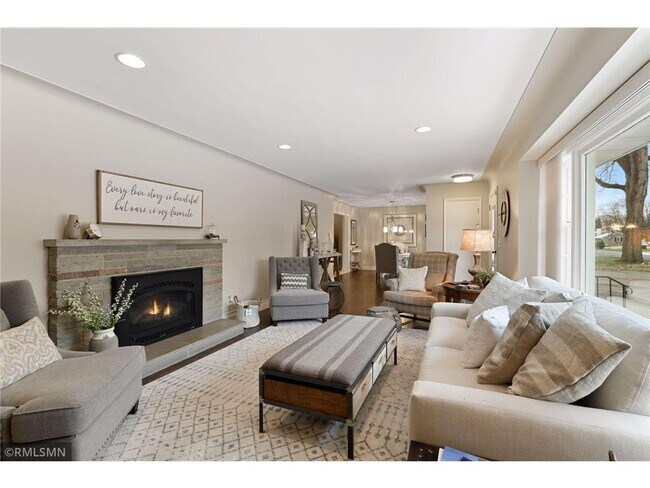 Foto del edificio - 6901 Wooddale Ave S