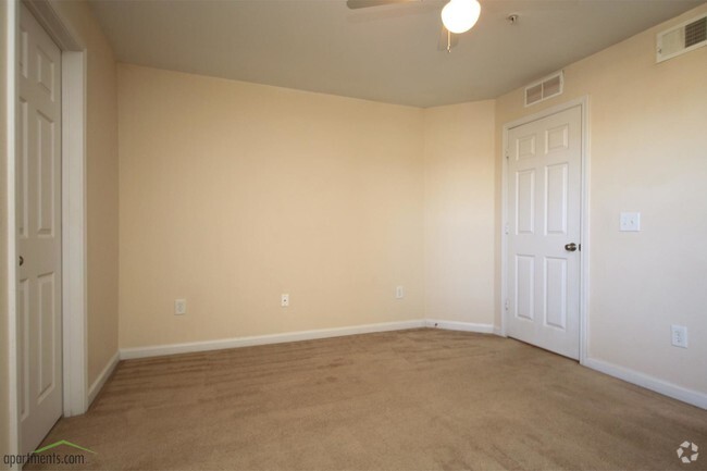 Bedroom - Addison Place Apartments