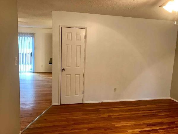 Building Photo - 6882 Foxbend Ct