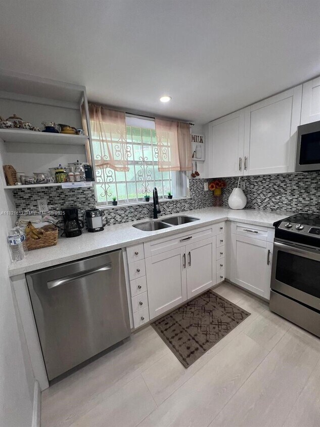Foto principal - 11183 NW 7th St