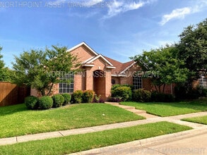 Building Photo - 4806 Redwood Dr