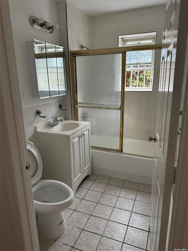 Foto del edificio - 32-46-46 58th St