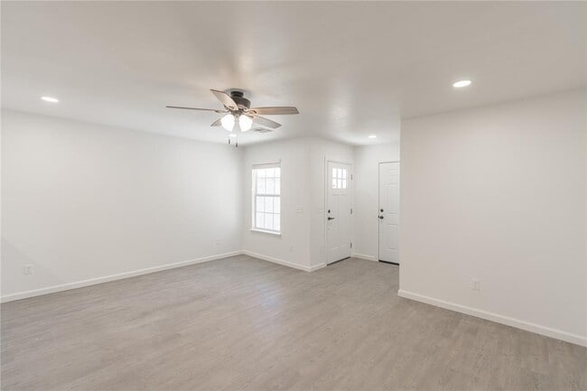 Building Photo - 785 NE 4th St