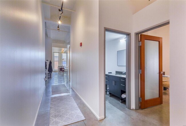 Building Photo - 1136 Washington Ave