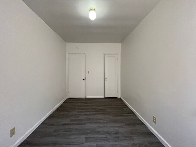 Building Photo - 418